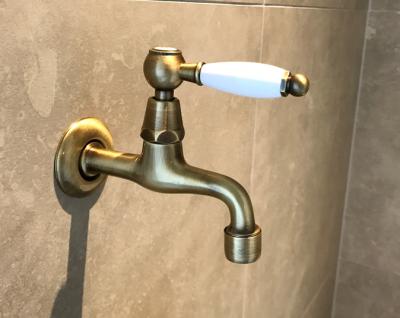 PB Classic Wand-Kaltwasserarmatur mit weißem Griff Bronze 1208853512