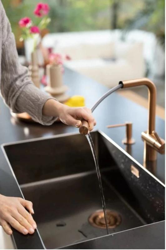 Franke Atlas Neo Küchenarmatur mit Zugauslauf, PVD-Kupfer 115.0628.208