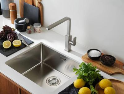 Franke Küchenarmatur Mythos mit schwenkbarem Auslauf, komplett aus Edelstahl 115.0547.852