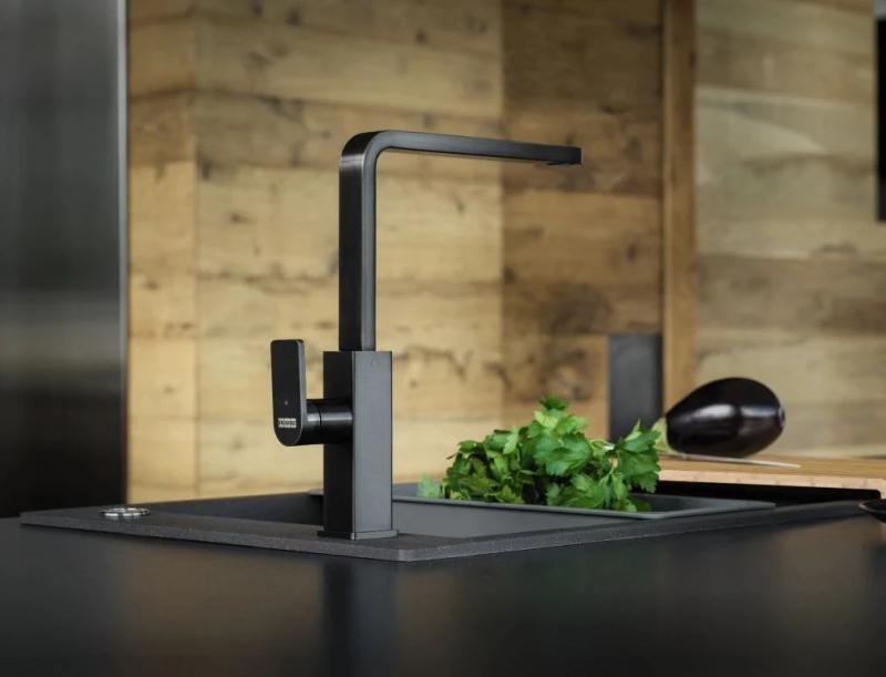 Franke Küchenarmatur Mythos mit schwenkbarem Auslauf, Schwarz gebürstet  115.0550.441