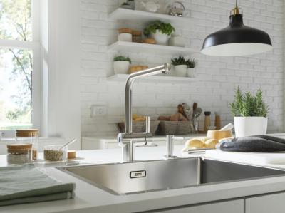 Franke Atlas Neo Sensor Küchenarmatur mit schwenkbarem Auslauf, Edelstahl massiv 115.0625.489
