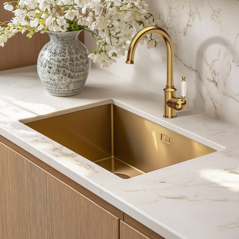 Quadri Worksop Klassische Nostalgische Goldene PVD Küchenarmatur mit Keramikgriff 1208956102