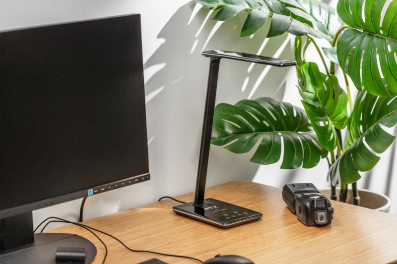 Decor Schreibtischlampe Tritton 6W 340lm AC220-240V 4-CCT Wireless Charging USB PF>0 5 RA>80 schwarz 1208962518