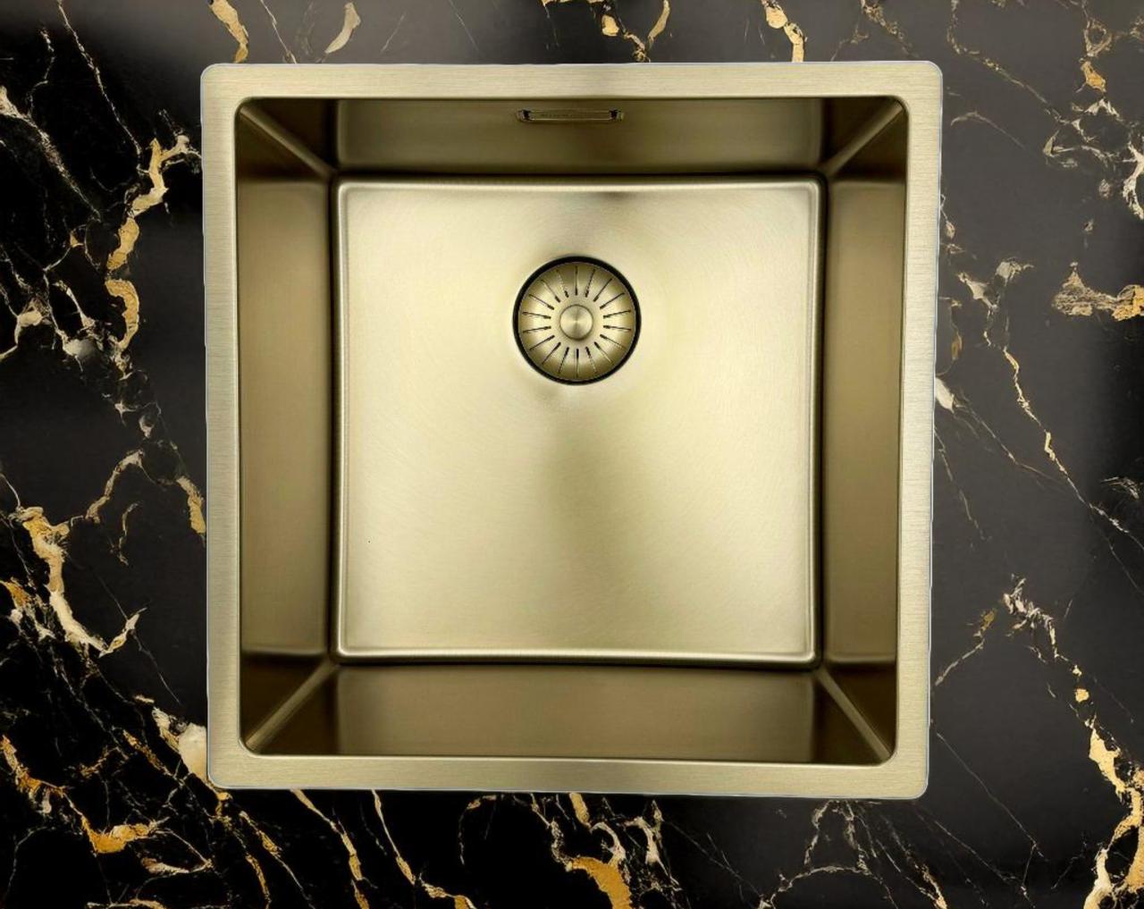 Pure.Sink Prestige Spüle 40x40 cm PVD Gold 10mm Radius Unterbau, Flachbau und Aufsatz PPG4040-60