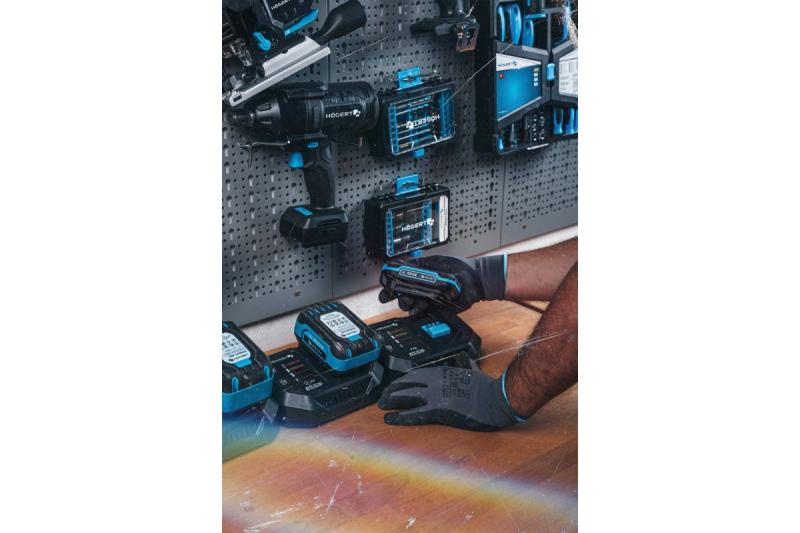 HÖGERT Akkuladegerät 4A 18V