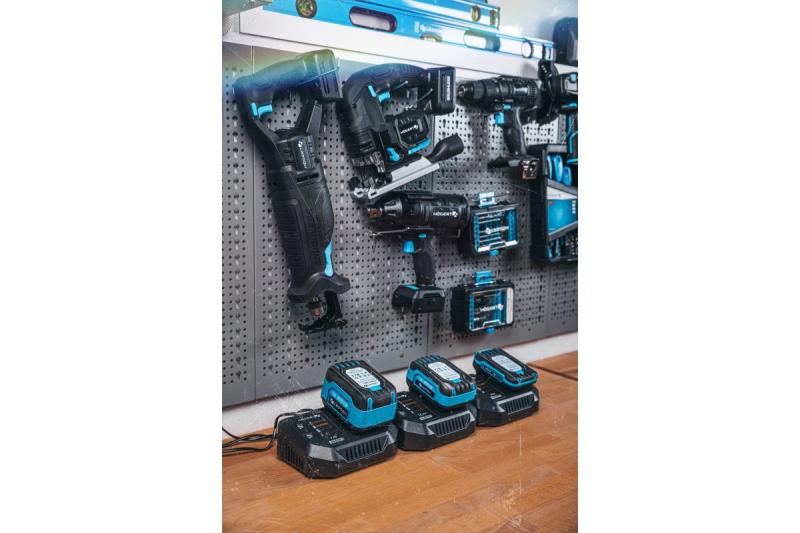 HÖGERT Akkuladegerät 4A 18V