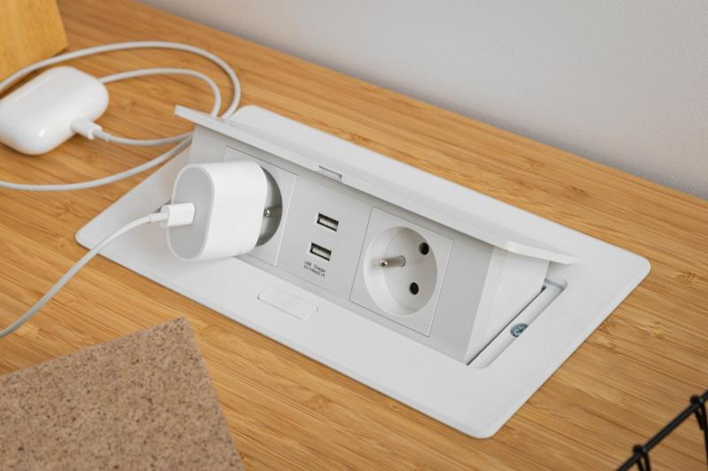 Weiches, ausziehbares Steckdosenmodul.