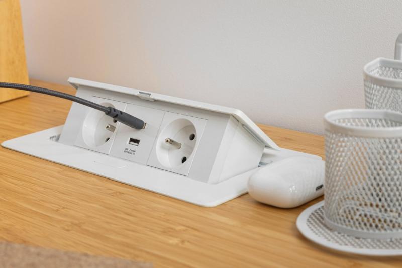 Weiches, ausziehbares Steckdosenmodul.