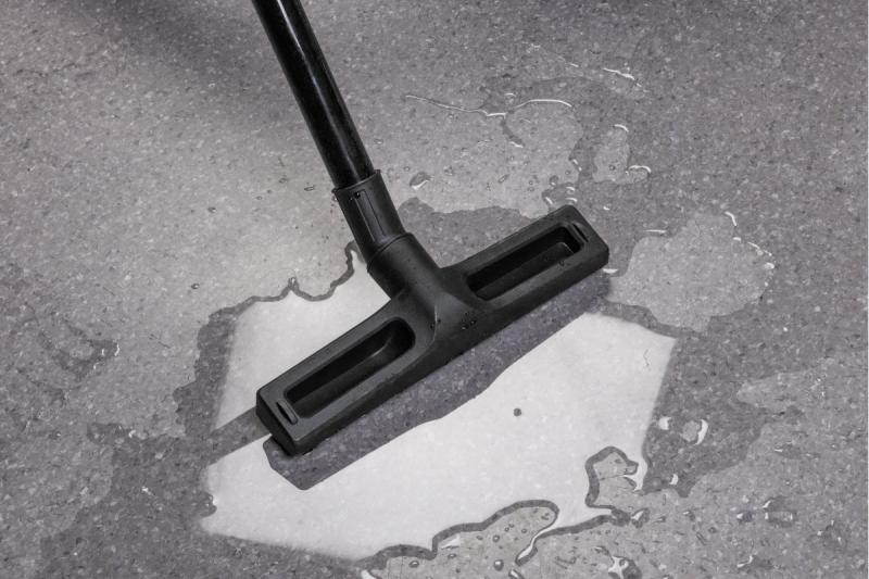 Wet and dry universal vacuum cleaner 20 l